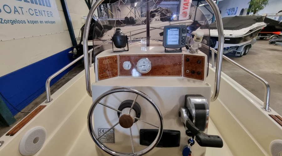 Rascala FM 15 met 40pk 4-takt EFI en trailer (z&eacute;&eacute;r netjes!)